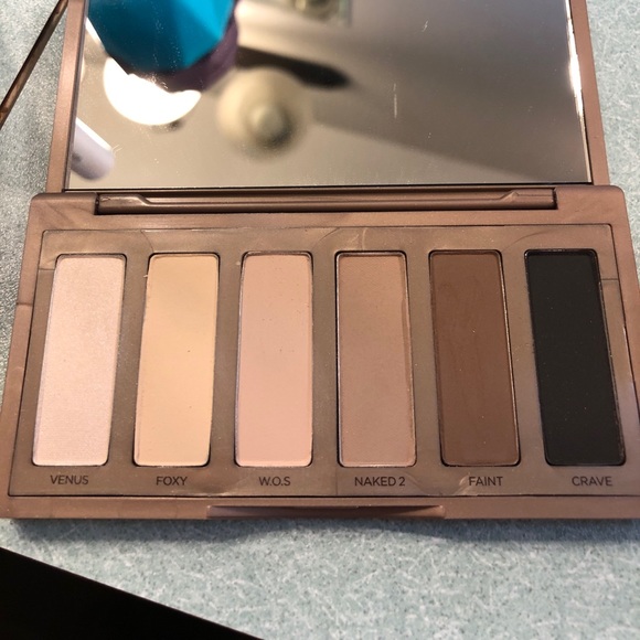 Urban Decay Naked Basics eyeshadow palette - Picture 8 of 8